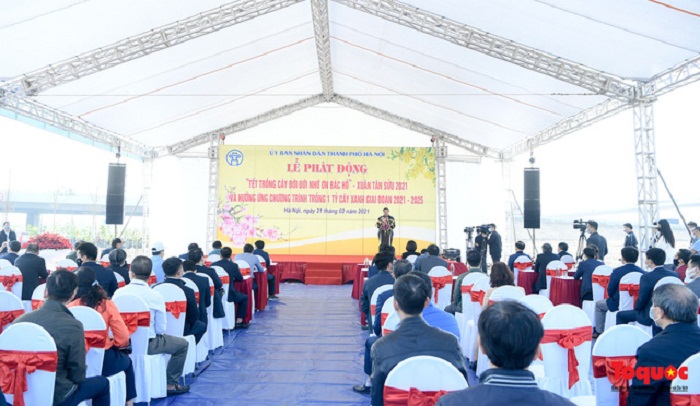Trước đó, TP Hà Nội đã tổ chức Lễ phát động Tết trồng cây đời đời nhớ ơn Bác Hồ Xuân Tân Sửu 2021 và hưởng ứng Chương trình trồng 1 tỷ cây xanh giai đoạn 2021-2025.